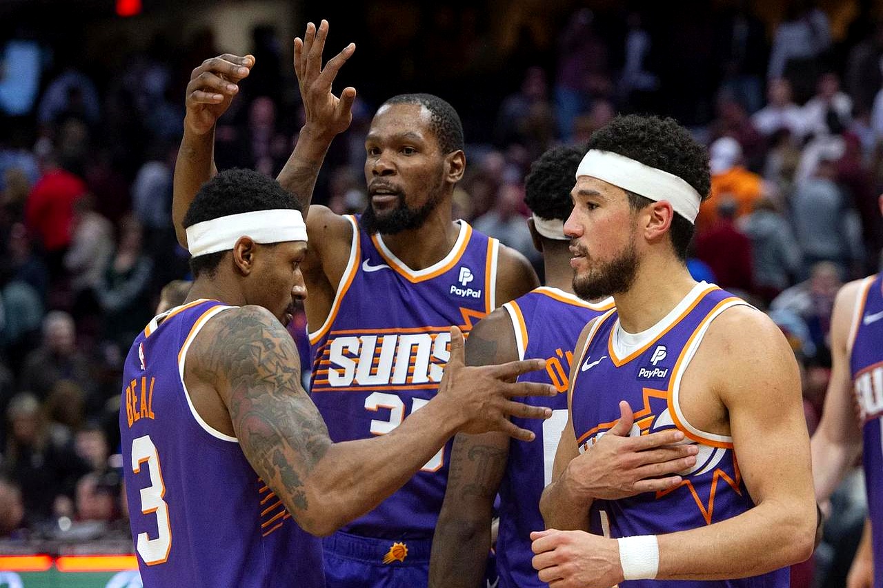 雄鹿翻盘墨西哥男篮，布克统治全场的简单介绍