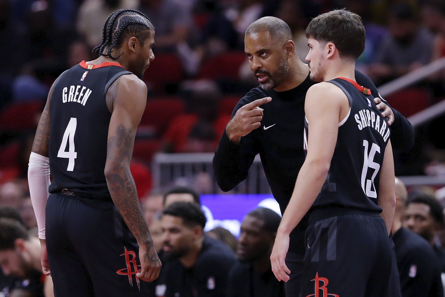 关于火箭客场大胜湖人，哈登大号三双的信息