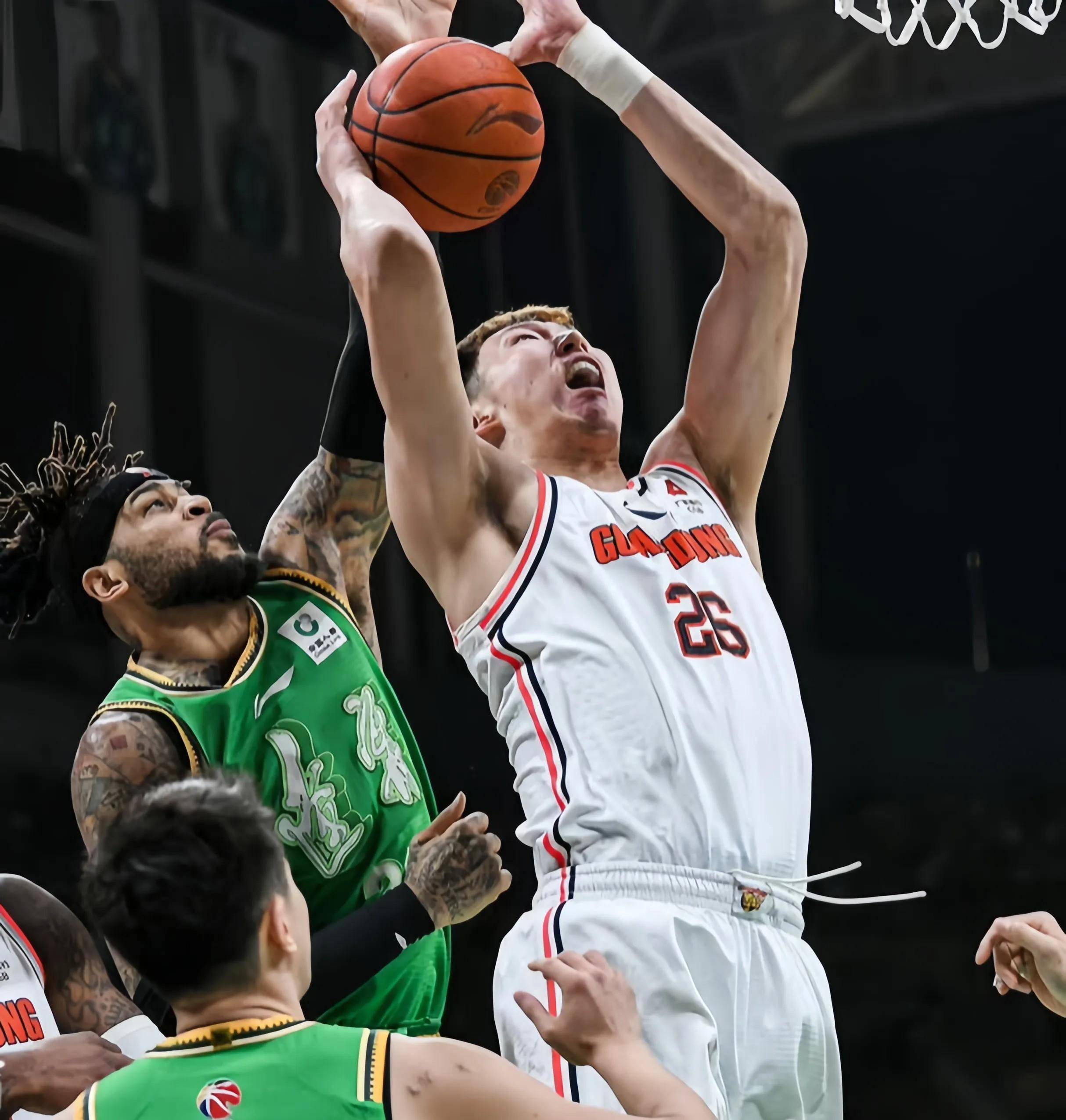 包含篮球精彩瞬间令观众大开眼界的词条