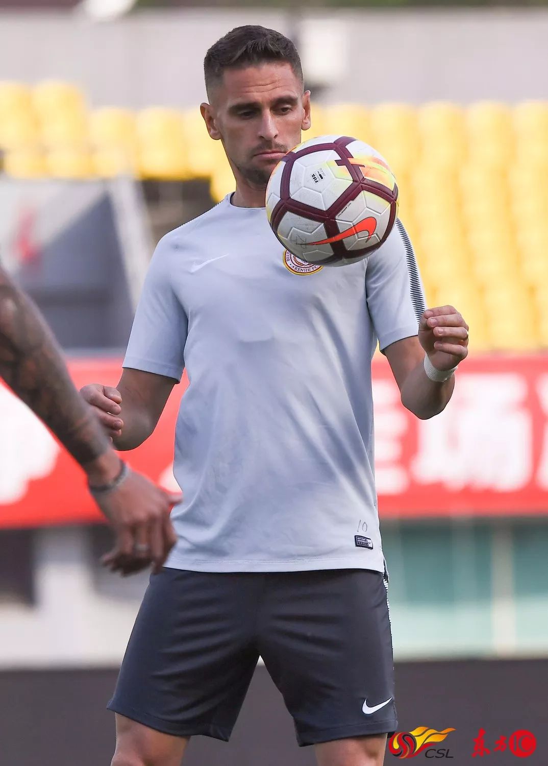 包含桑坦德主场取胜,延续连胜势头的词条 包含桑坦德主场取胜,延续连胜势头的词条