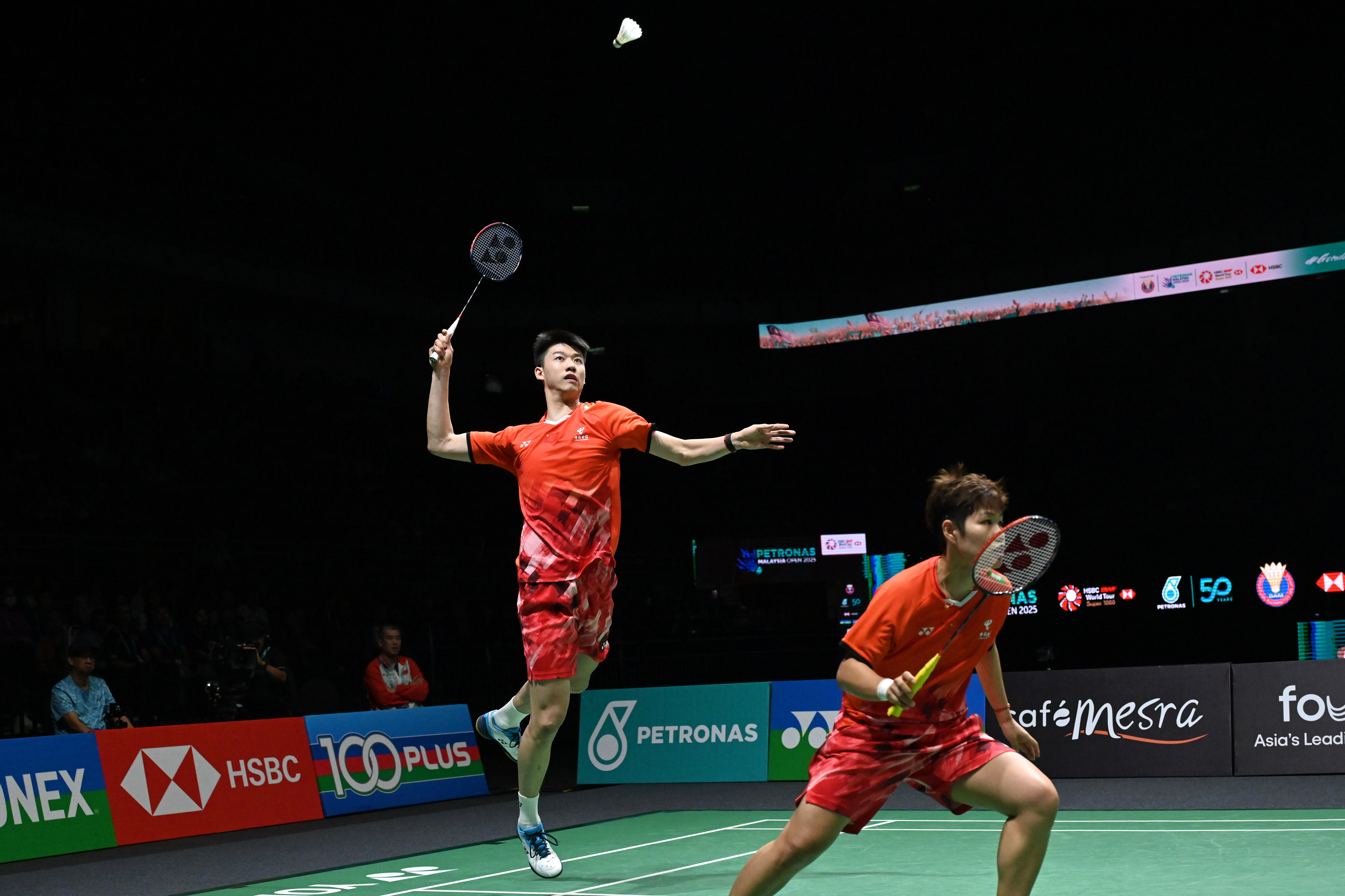 关于引爆体育狂潮，球场较量无比激烈的信息