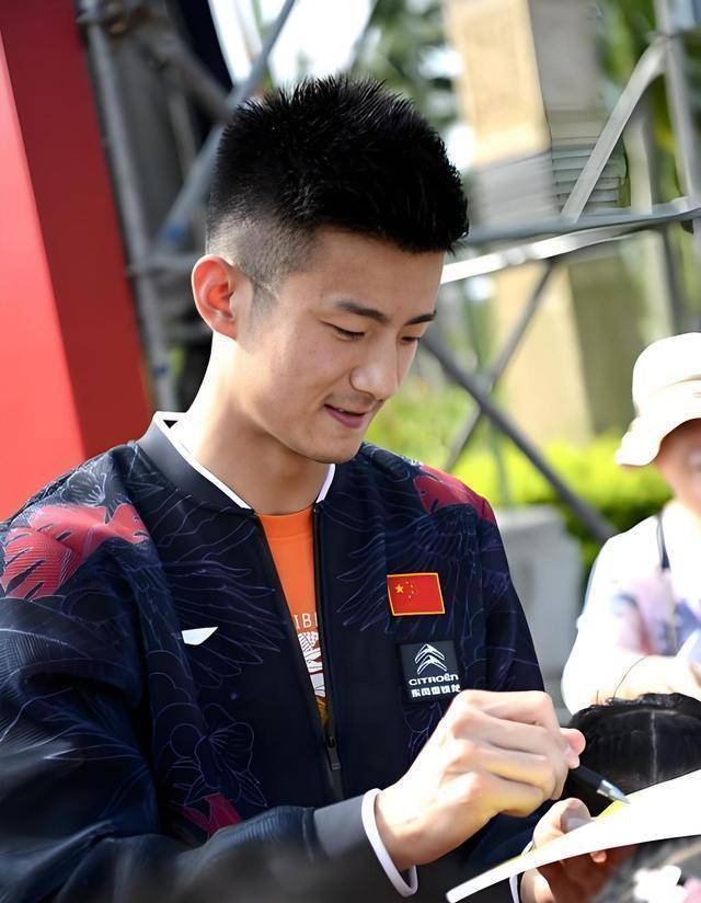 马来西亚羽毛球队轻取中国羽毛球队，谌龙高光表现的简单介绍