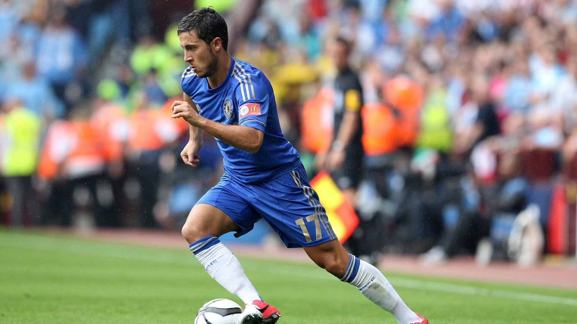 维尼修斯关键节点连续得分破局，乌拉圭防线封锁比利亚雷亚尔进攻