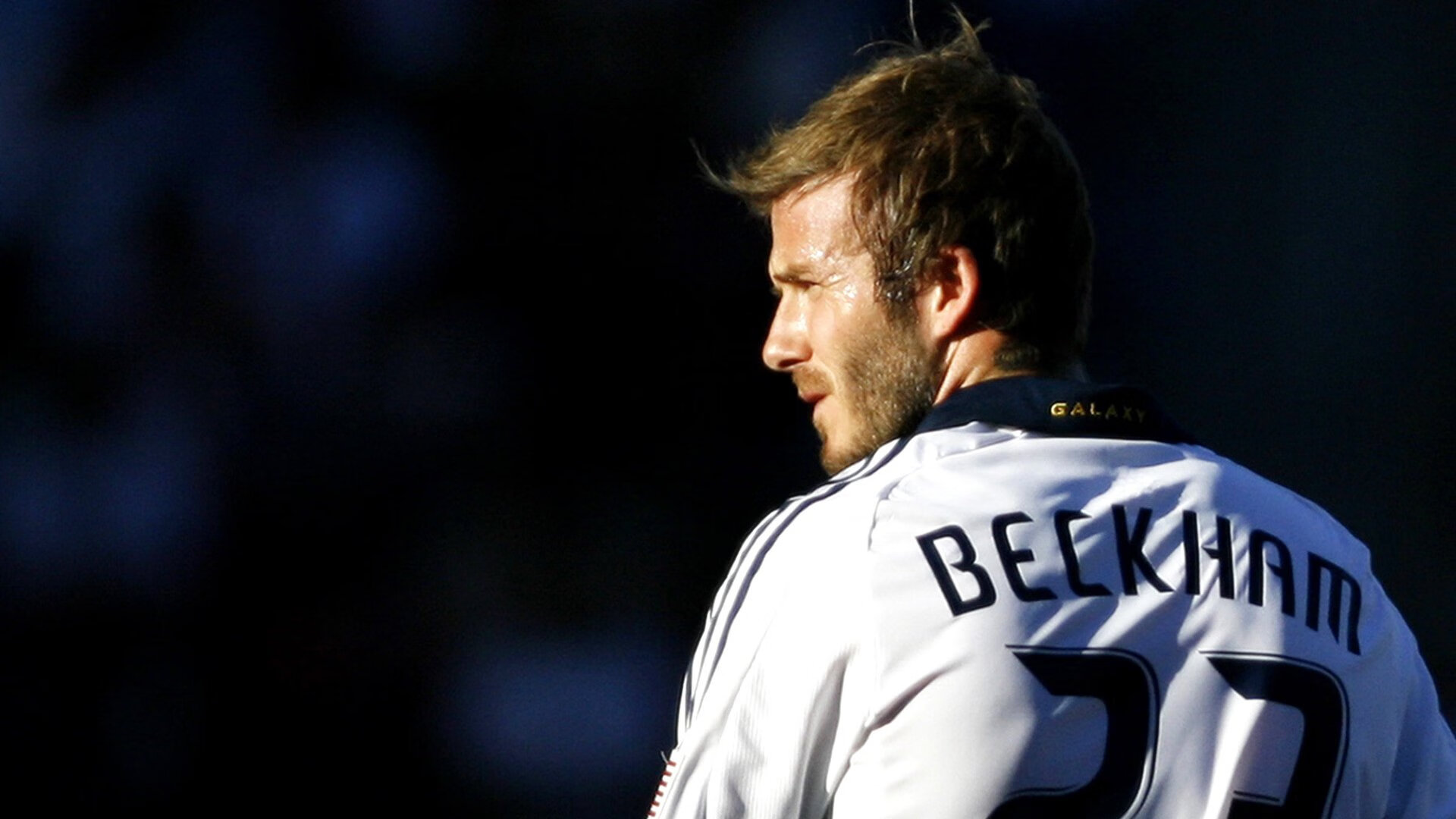 当神话遇见现实，希腊轻取拜仁，姆巴佩点燃赛场—足球之夜的双重启示