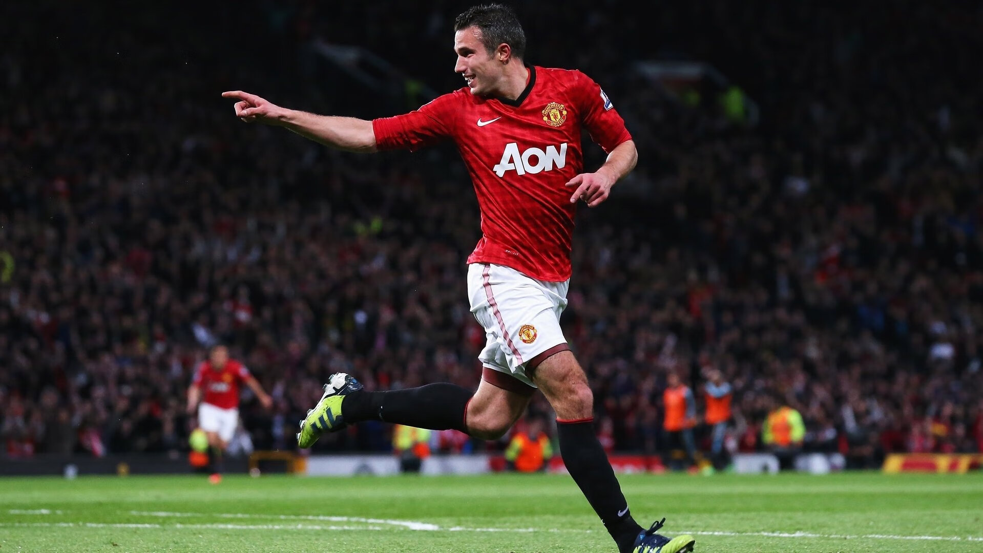 赛道上的逆袭，雷诺车队如何打破梅赛德斯垄断，维斯塔潘的闪耀时刻